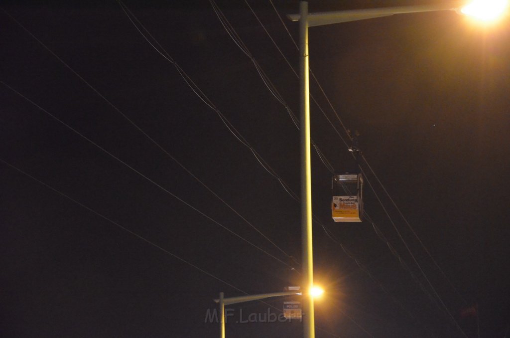 Einsatz BF Hoehenretter Koelner Seilbahn Hoehe Zoobruecke P2657.JPG